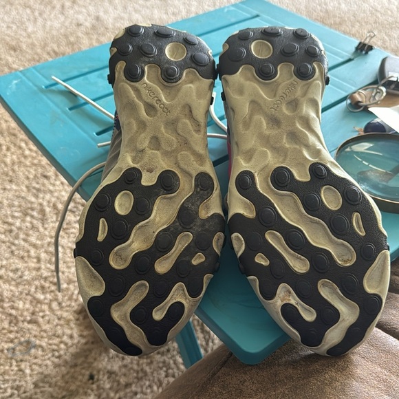 Pair of size 9 Nikereact - Picture 3 of 7